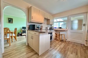 Kitchen/Breakfast Room- click for photo gallery